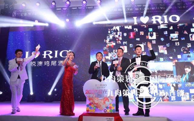 How should the hotel of the company's annual meeting be arranged?