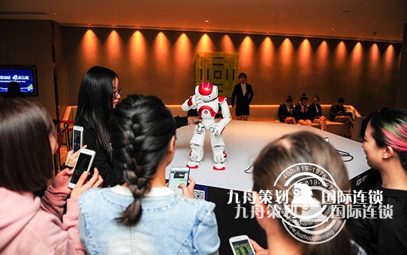 The secret to the success of  large conferences